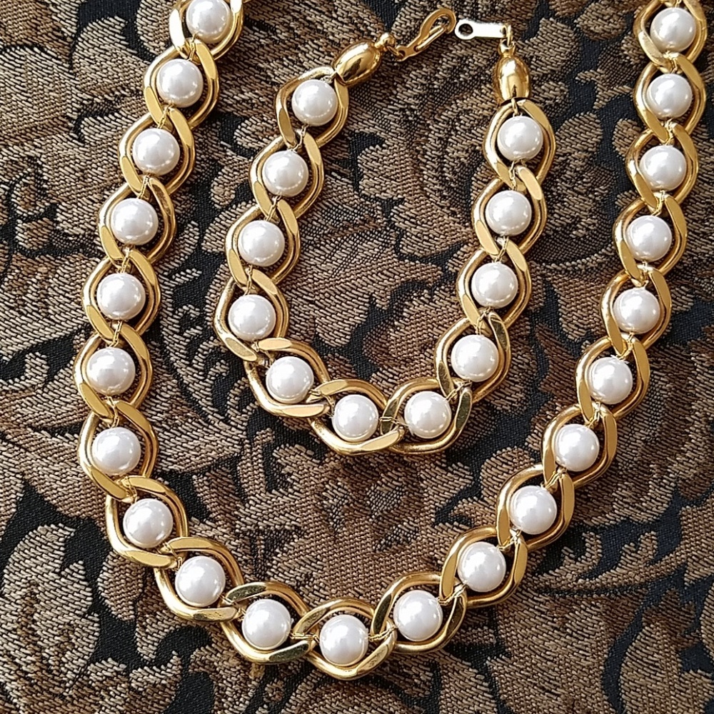VINTAGE PEARL NECKLACE & BRACELET